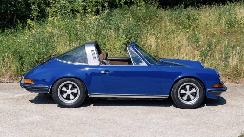Porsche 911 2.4S Targa
