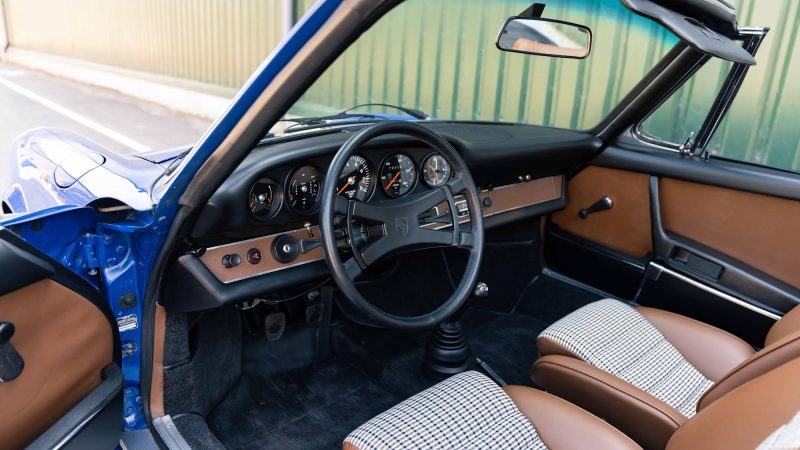 Porsche 911 2.4S Targa