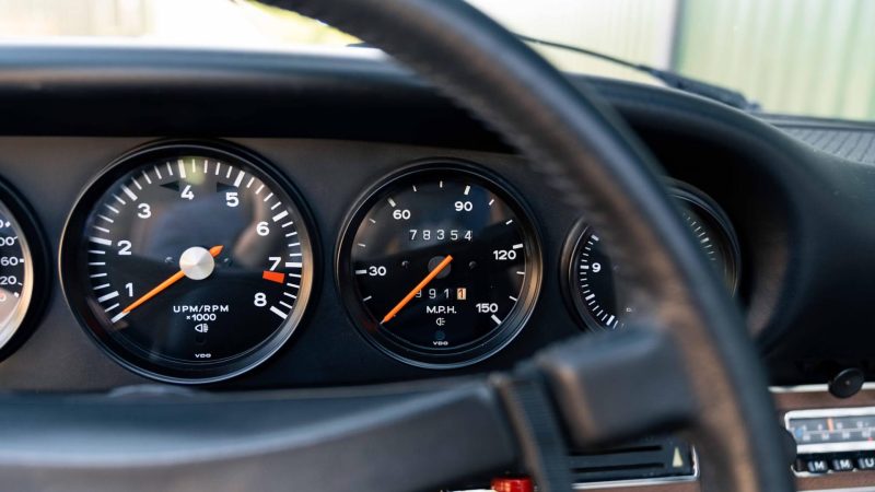 Porsche 911 2.4S Targa